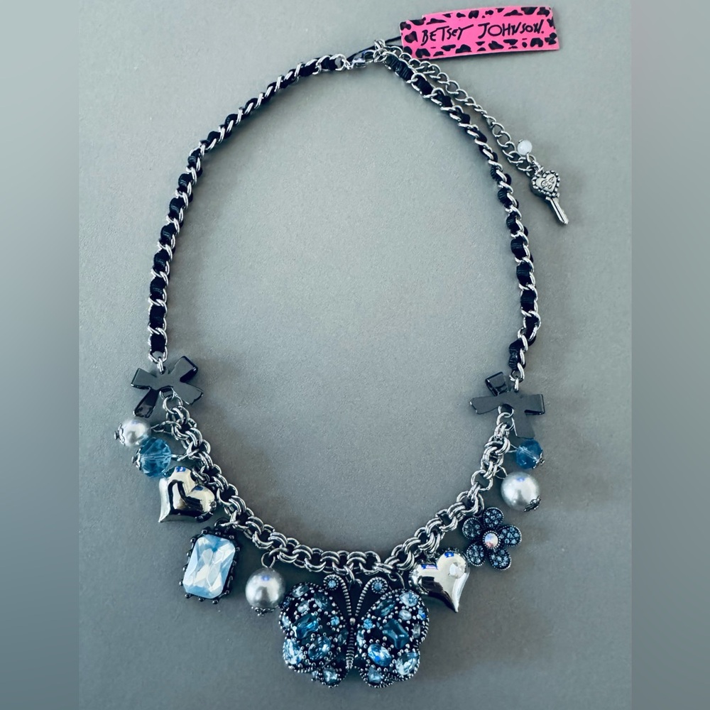 Betsey Johnson 🦋 Necklace